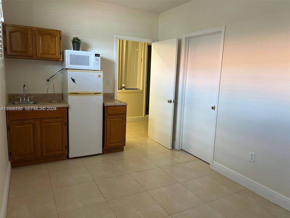 For Rent: $1,395 (0 beds, 1 baths, 350 Square Feet)