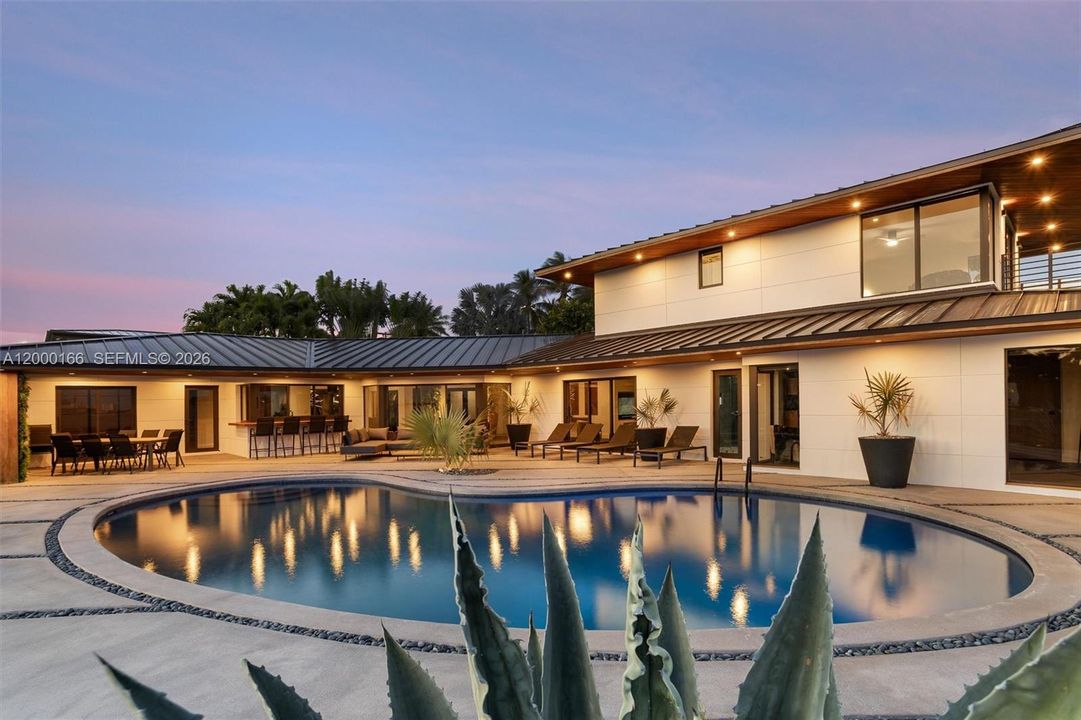 For Sale: $12,750,000 (5 beds, 4 baths, 3245 Square Feet)