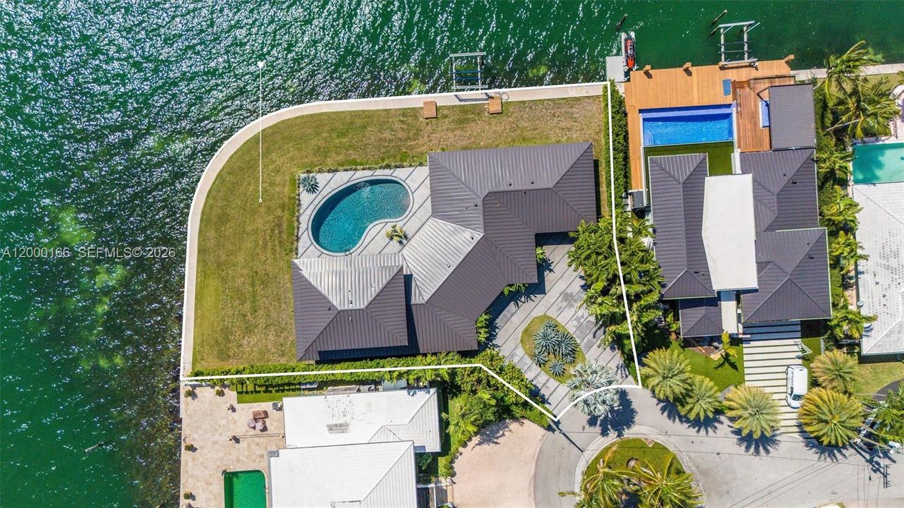 For Sale: $12,750,000 (5 beds, 4 baths, 3245 Square Feet)