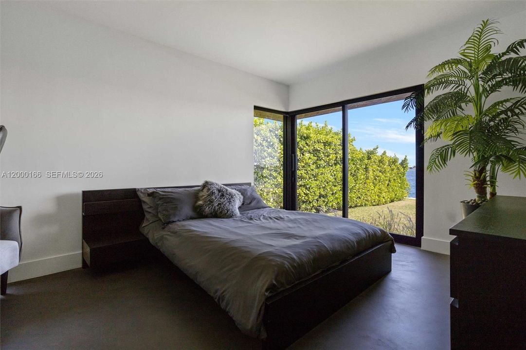 For Sale: $12,750,000 (5 beds, 4 baths, 3245 Square Feet)