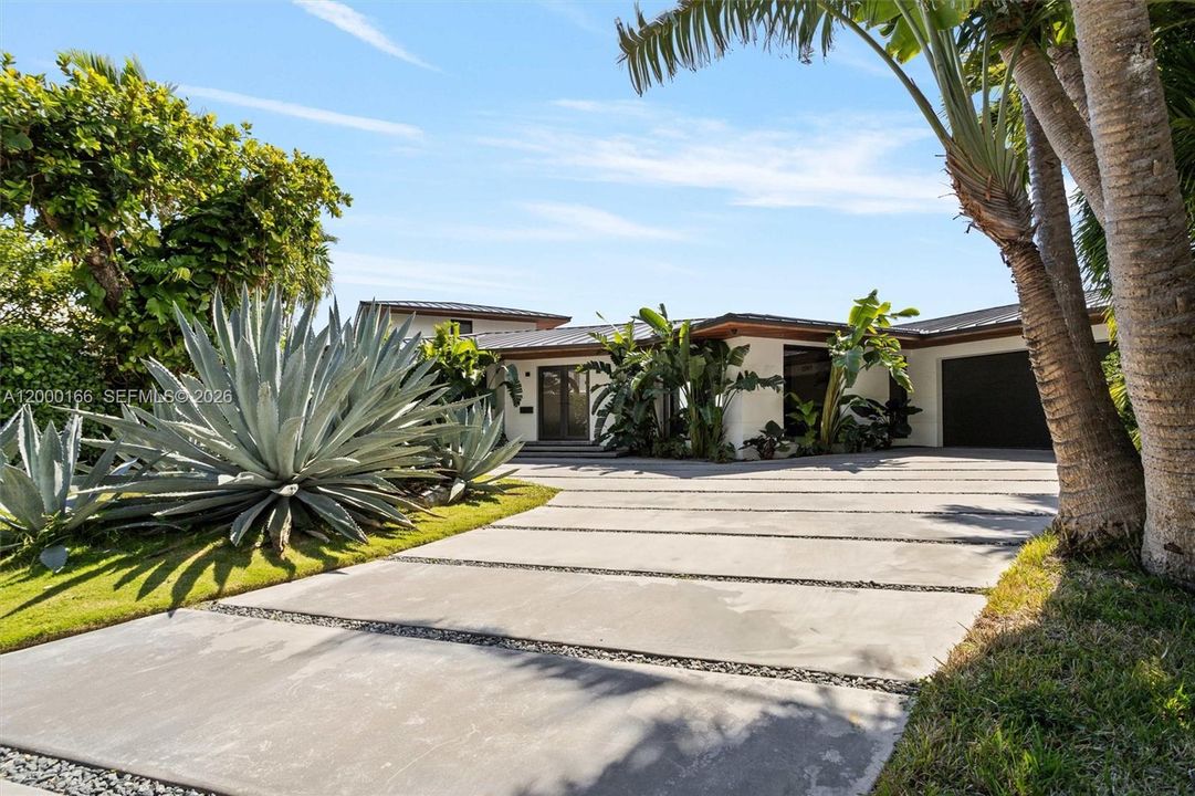 For Sale: $12,750,000 (5 beds, 4 baths, 3245 Square Feet)