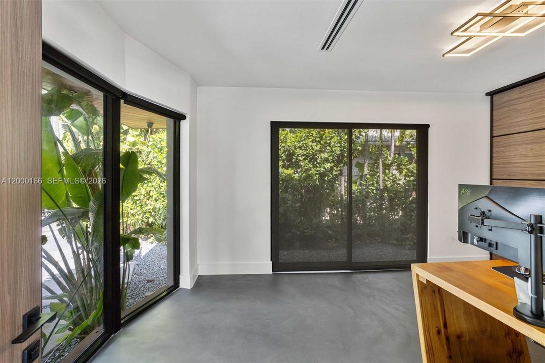 For Sale: $12,750,000 (5 beds, 4 baths, 3245 Square Feet)