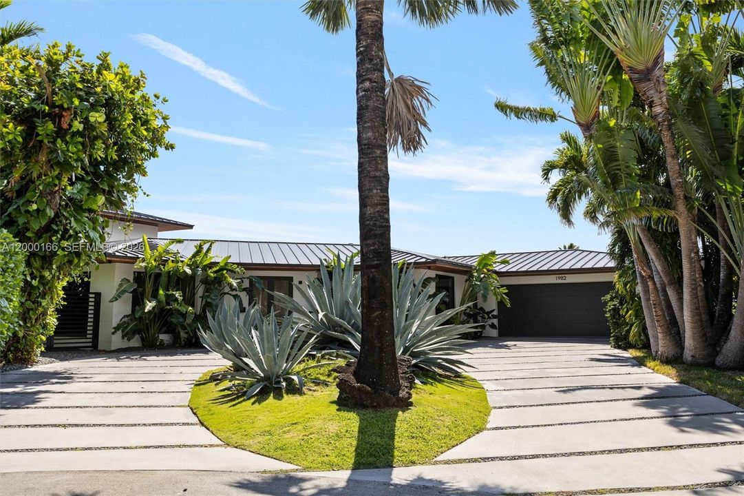 For Sale: $12,750,000 (5 beds, 4 baths, 3245 Square Feet)