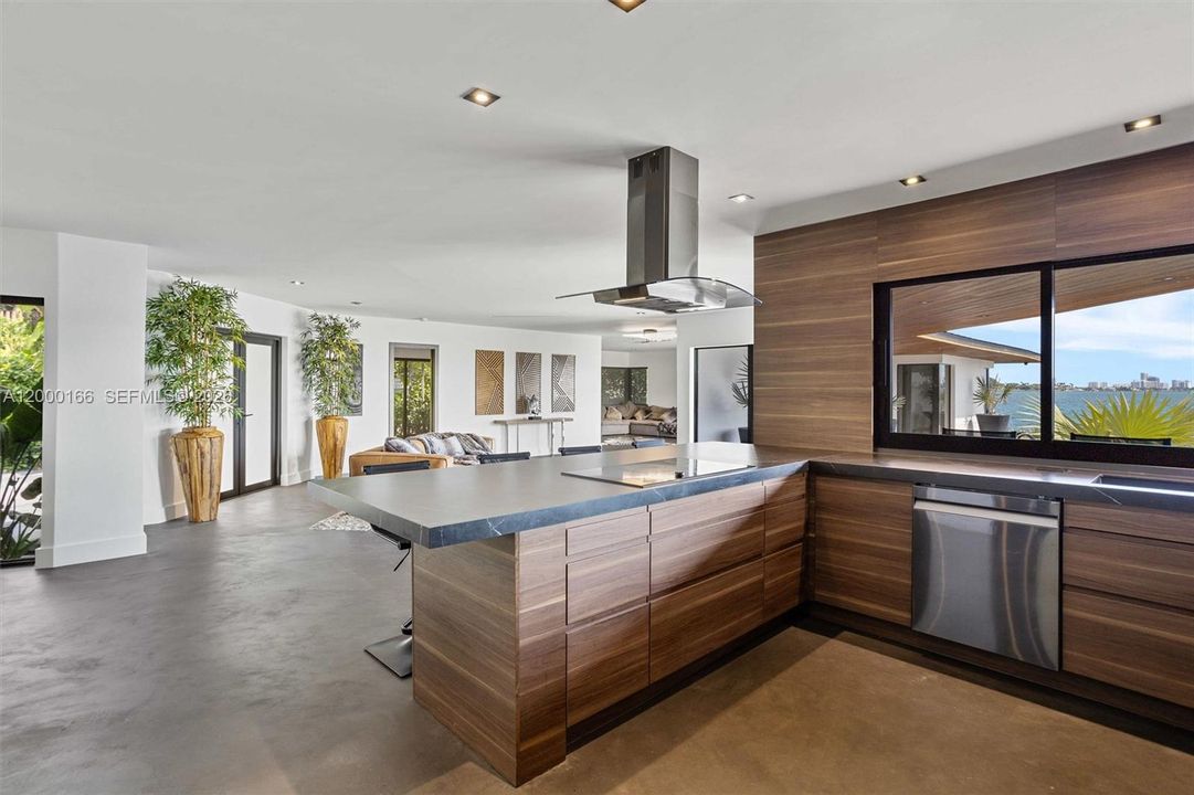 For Sale: $12,750,000 (5 beds, 4 baths, 3245 Square Feet)