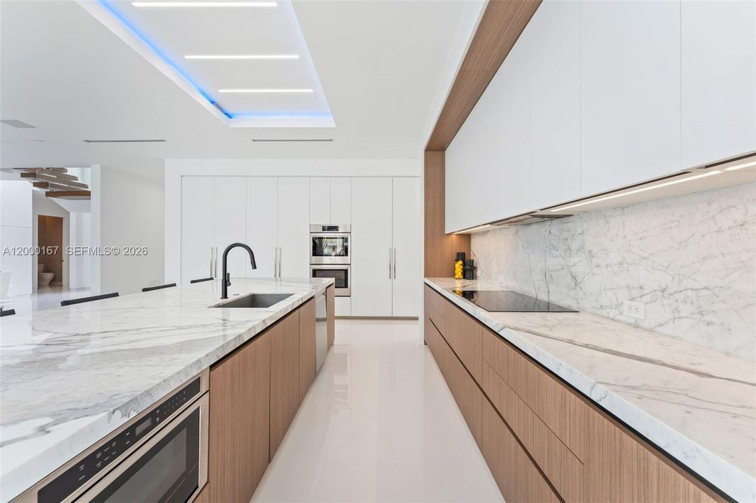 На продажу: $5,949,000 (5 спален, 5 ванн, 5484 Квадратных фут)