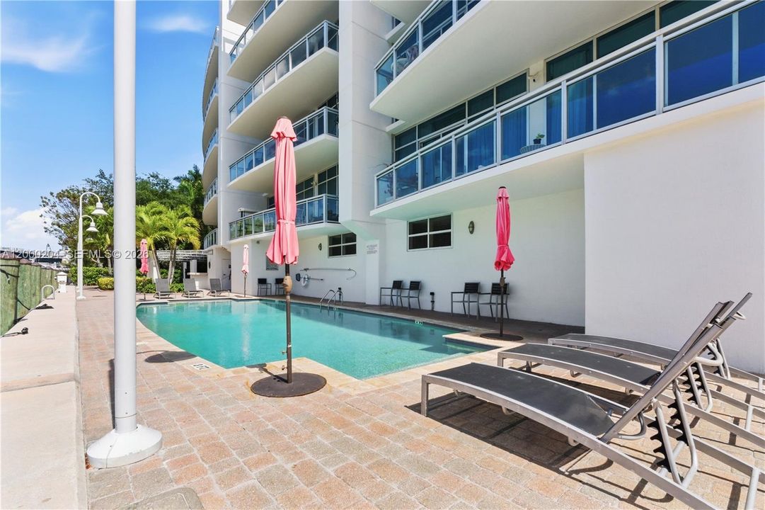 For Sale: $1,950,000 (3 beds, 3 baths, 2394 Square Feet)