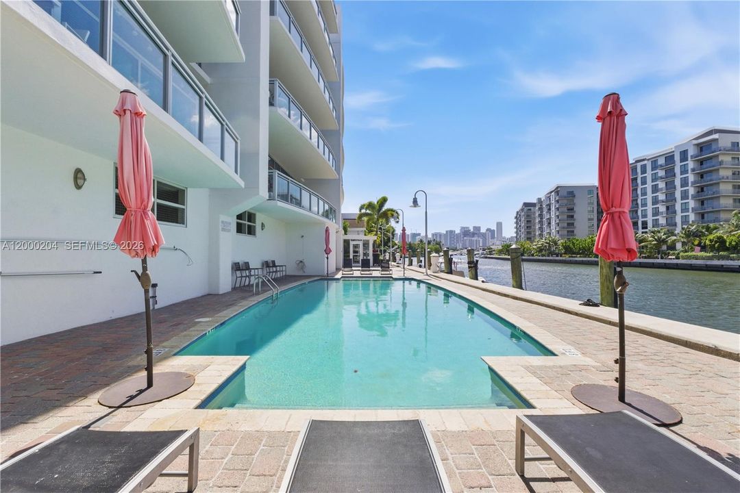 For Sale: $1,950,000 (3 beds, 3 baths, 2394 Square Feet)