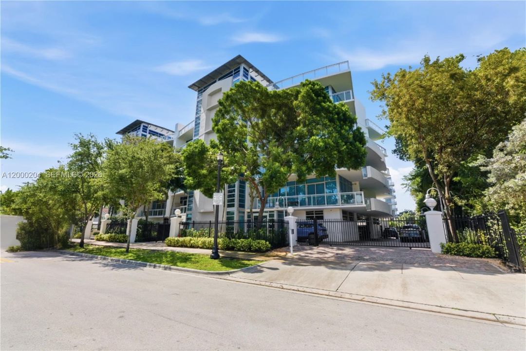 For Sale: $1,950,000 (3 beds, 3 baths, 2394 Square Feet)
