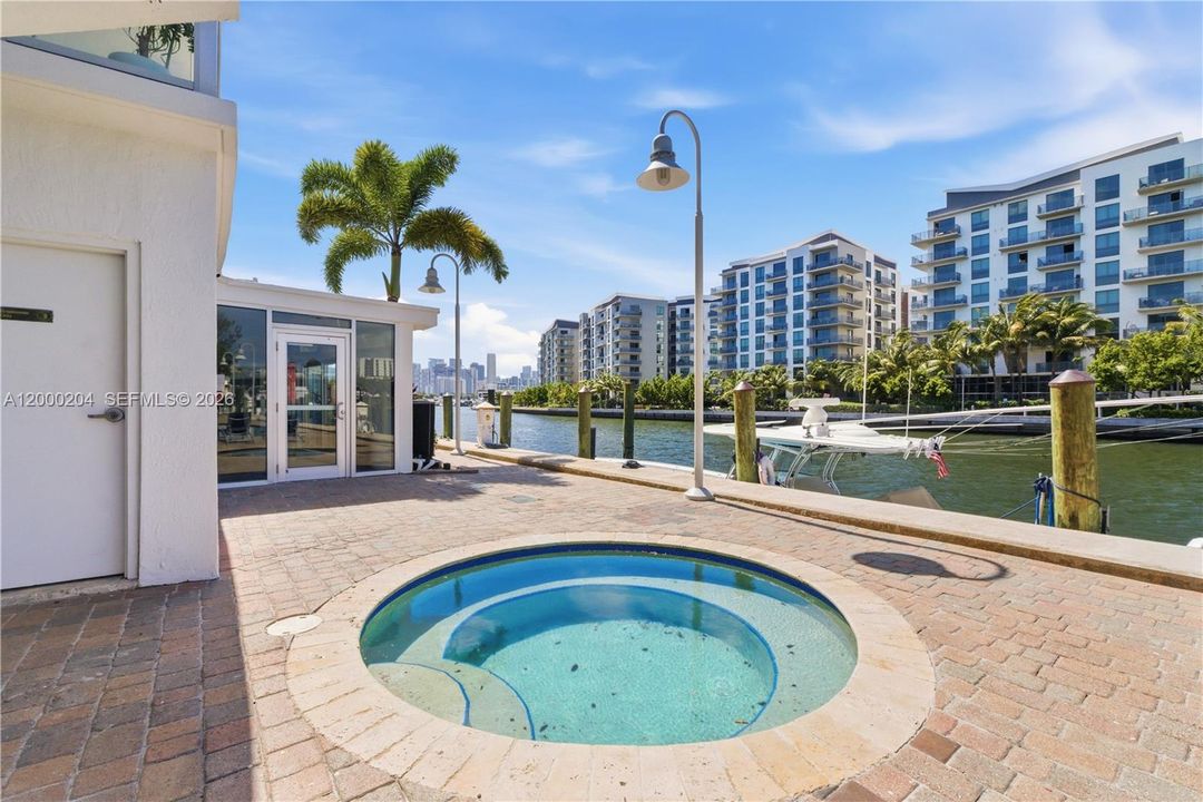 For Sale: $1,950,000 (3 beds, 3 baths, 2394 Square Feet)
