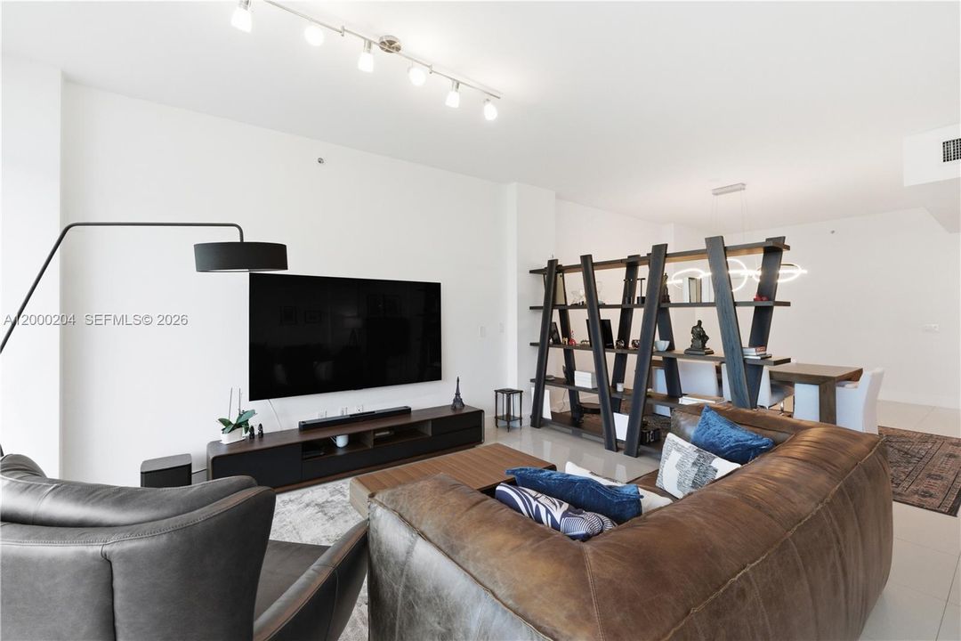 For Sale: $1,950,000 (3 beds, 3 baths, 2394 Square Feet)
