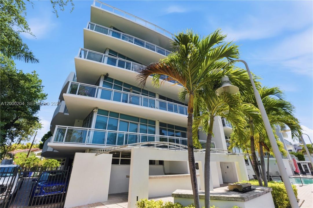For Sale: $1,950,000 (3 beds, 3 baths, 2394 Square Feet)