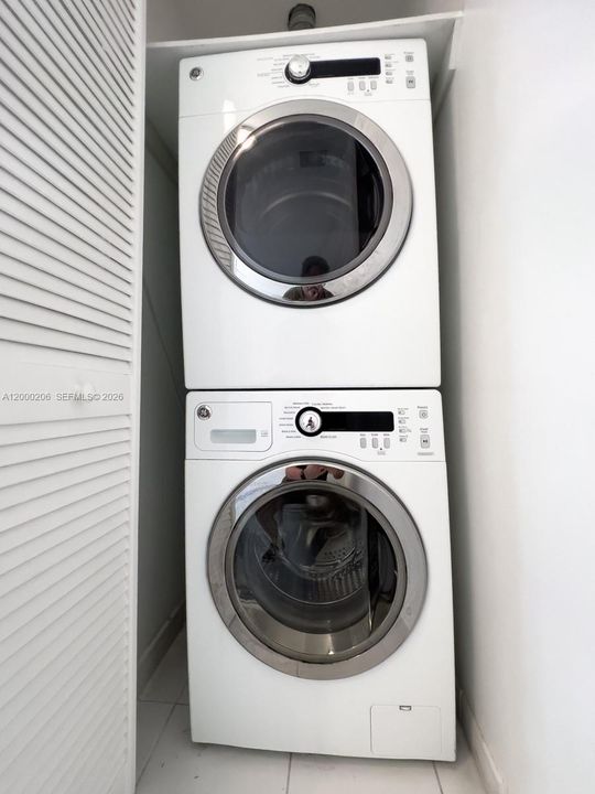 Recientemente alquilado: $4,350 (2 camas, 2 baños, 1090 Pies cuadrados)