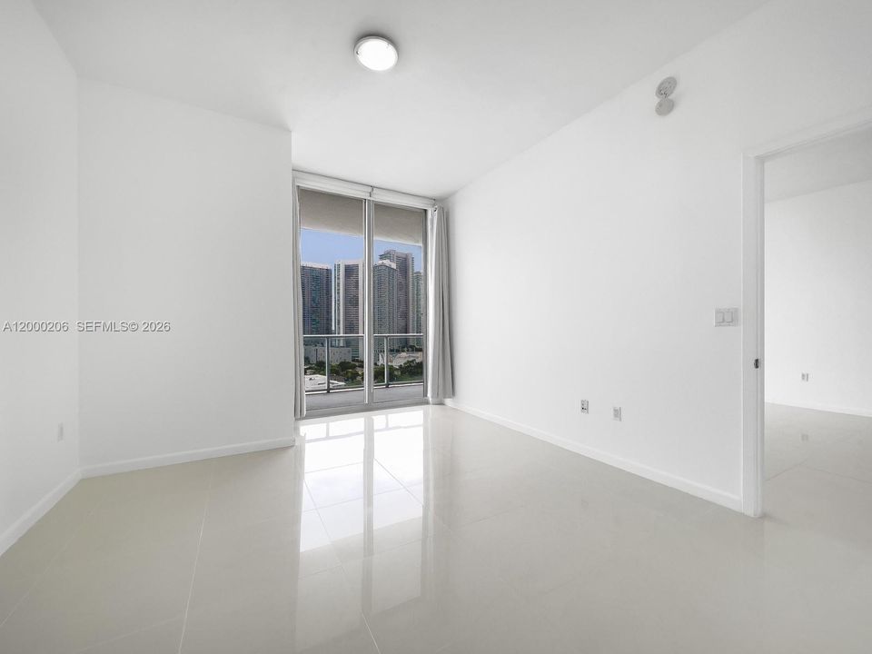 Recientemente alquilado: $4,350 (2 camas, 2 baños, 1090 Pies cuadrados)