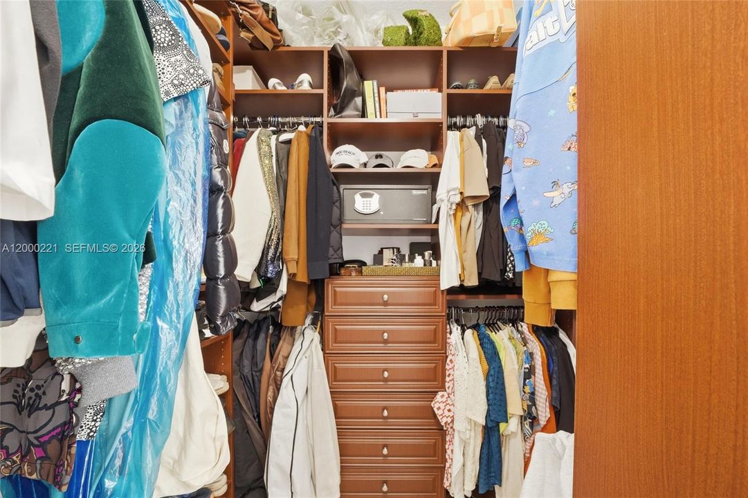 Недавно продано: $1,750,000 (5 спален, 3 ванн, 2807 Квадратных фут)
