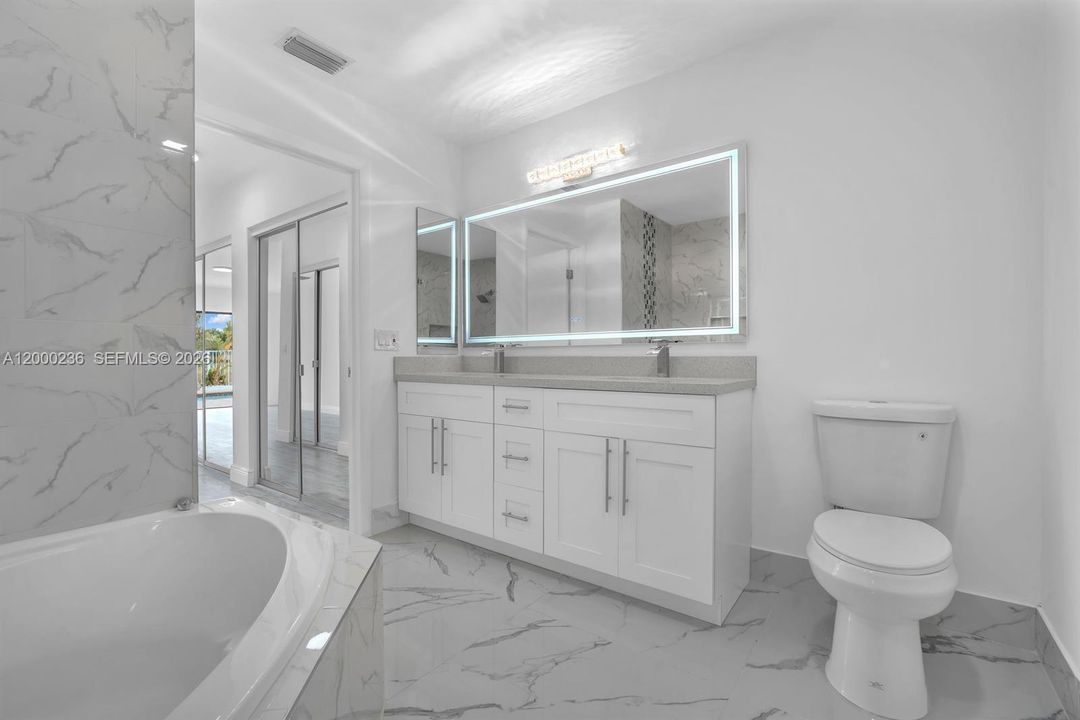Под контрактом: $4,100 (4 спален, 2 ванн, 1924 Квадратных фут)