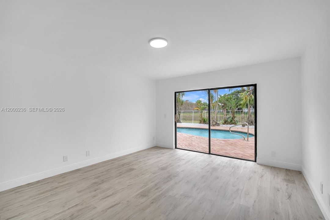 Под контрактом: $4,100 (4 спален, 2 ванн, 1924 Квадратных фут)