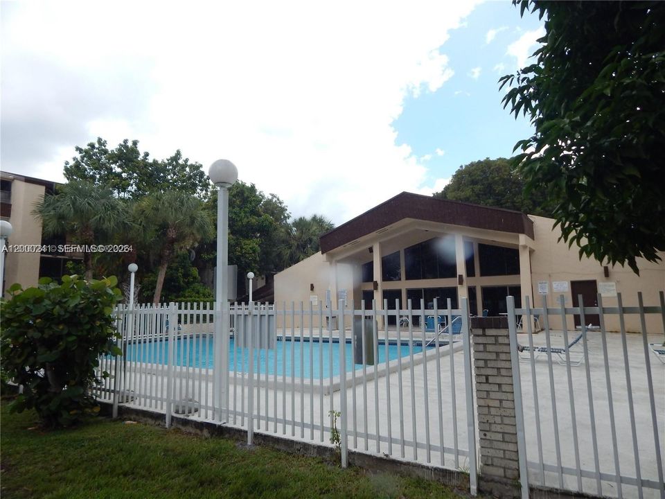 Recently Rented: $21,600 (1 beds, 1 baths, 614 Square Feet)