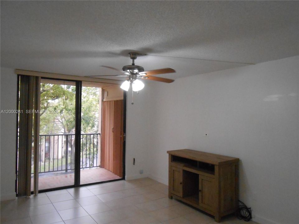 Recently Rented: $21,600 (1 beds, 1 baths, 614 Square Feet)