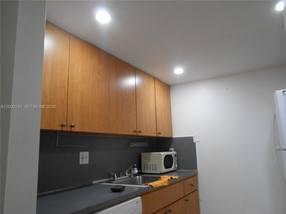Recently Rented: $21,600 (1 beds, 1 baths, 614 Square Feet)
