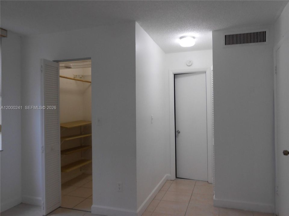 Recently Rented: $21,600 (1 beds, 1 baths, 614 Square Feet)