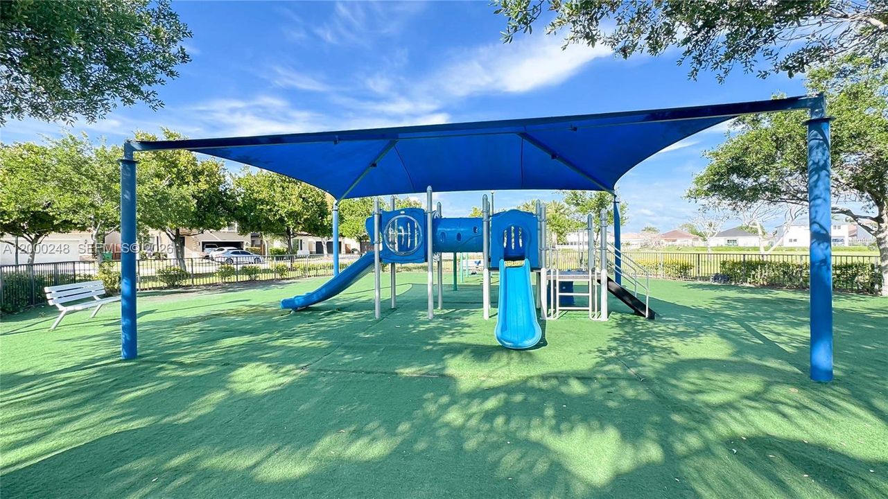 На продажу: $434,900 (3 спален, 2 ванн, 1335 Квадратных фут)