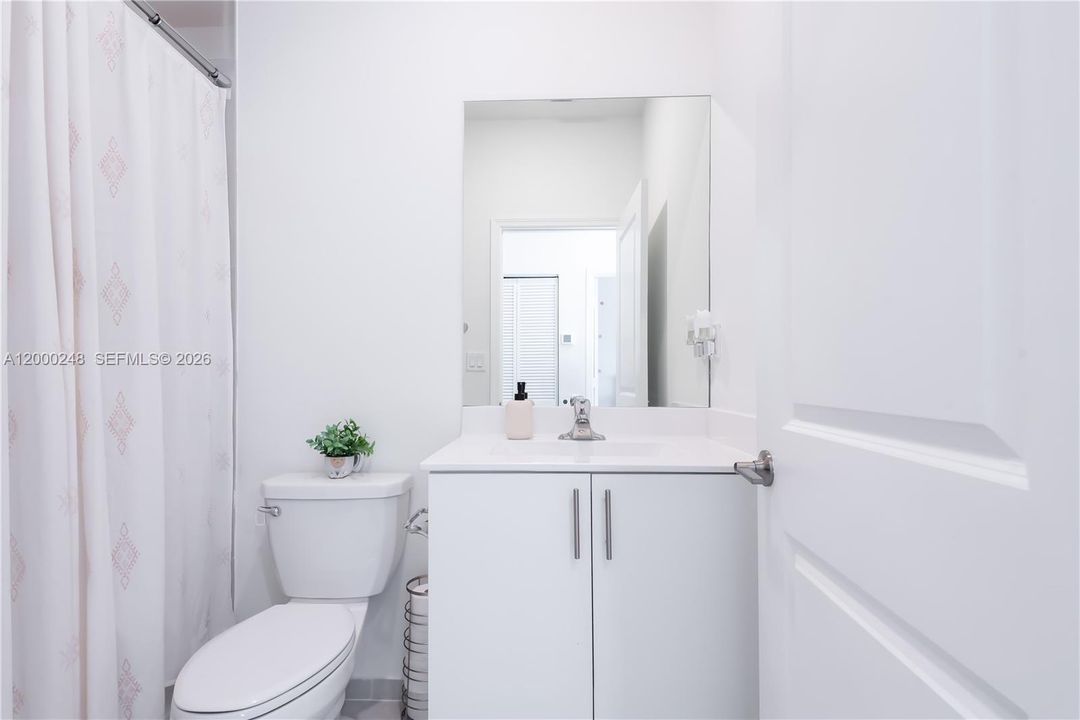 На продажу: $434,900 (3 спален, 2 ванн, 1335 Квадратных фут)