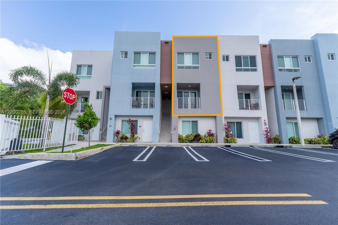 Activo con contrato: $475,000 (2 camas, 2 baños, 1392 Pies cuadrados)