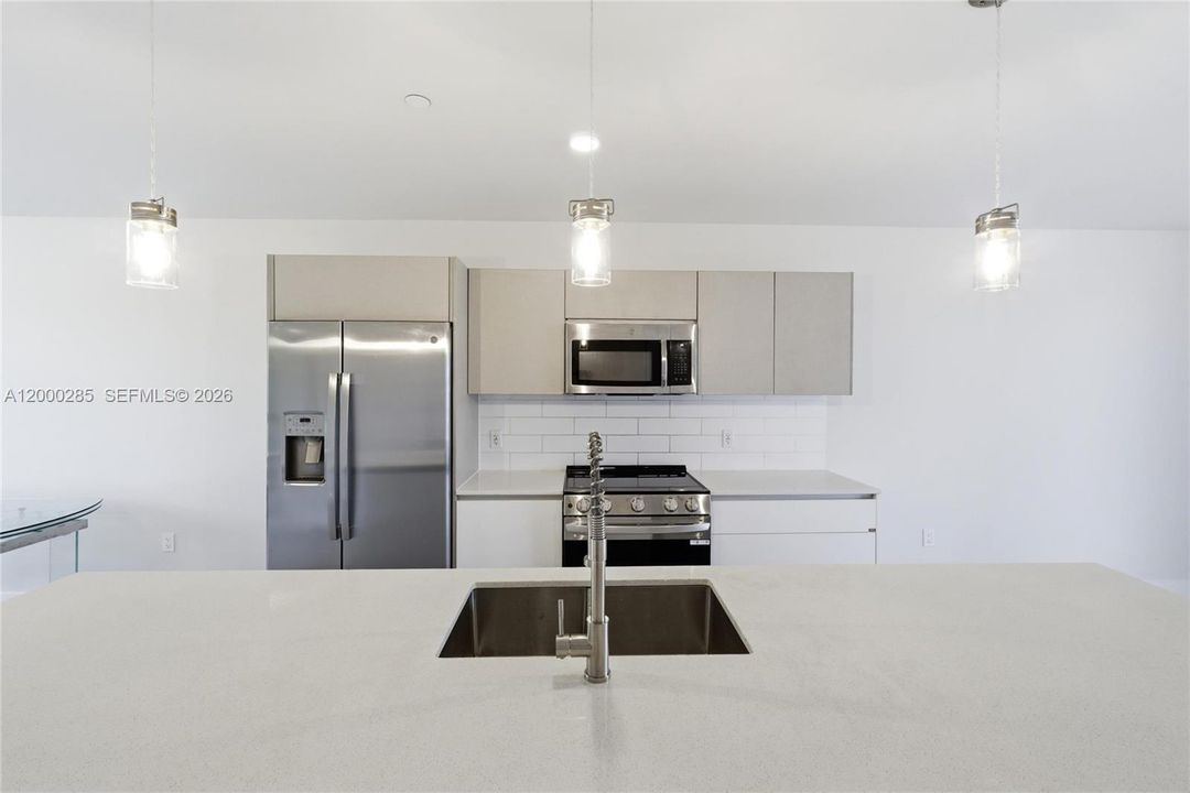 Activo con contrato: $475,000 (2 camas, 2 baños, 1392 Pies cuadrados)