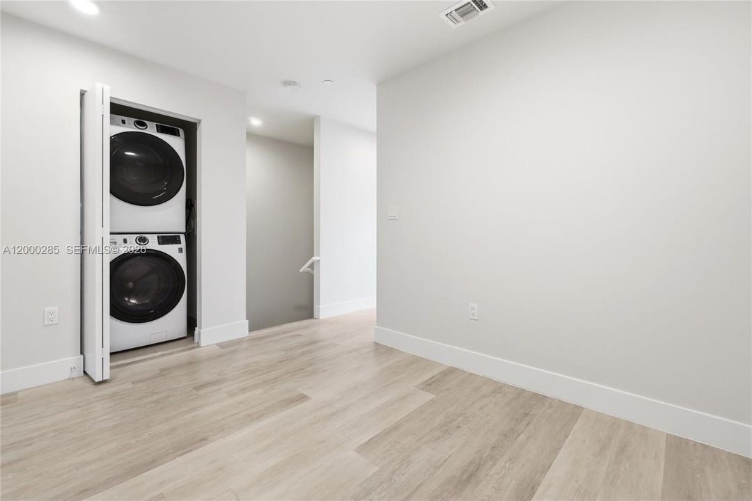 Activo con contrato: $475,000 (2 camas, 2 baños, 1392 Pies cuadrados)