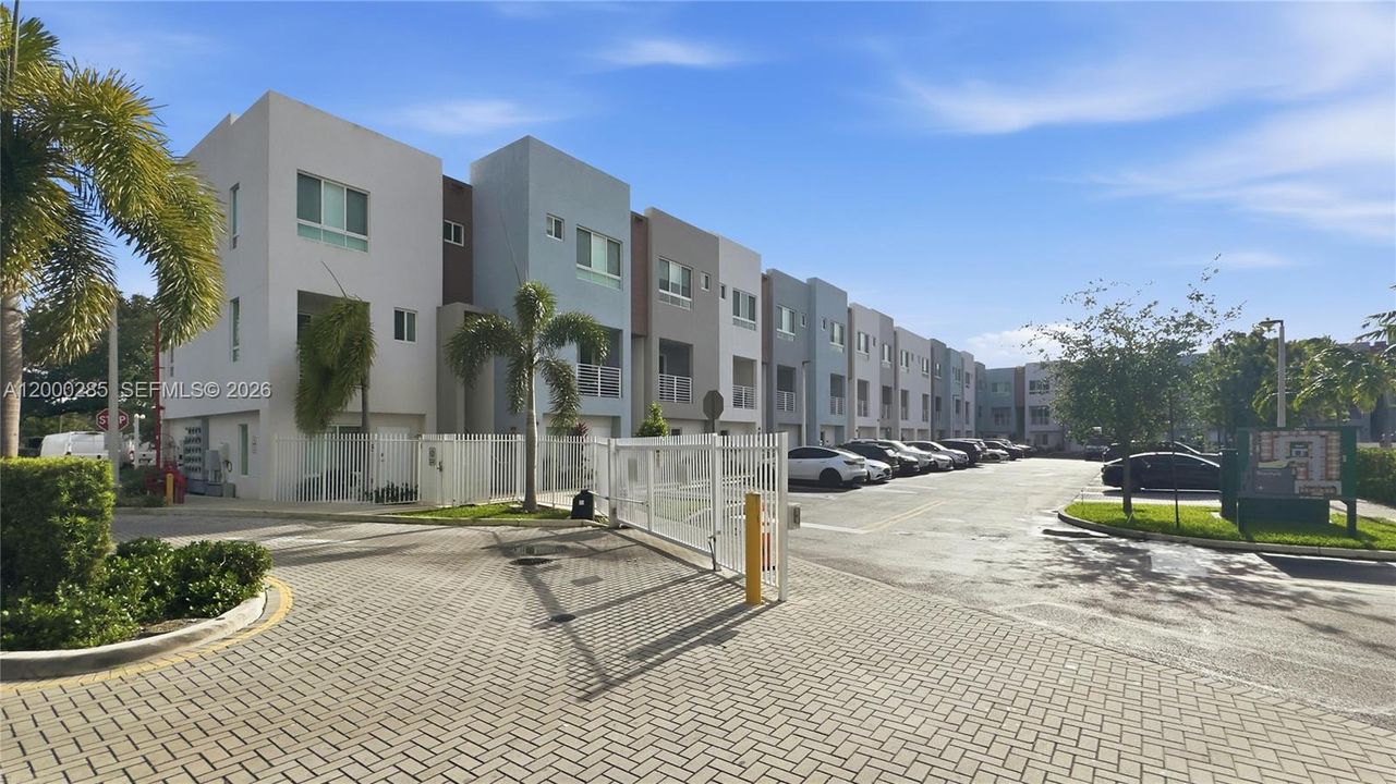Activo con contrato: $475,000 (2 camas, 2 baños, 1392 Pies cuadrados)