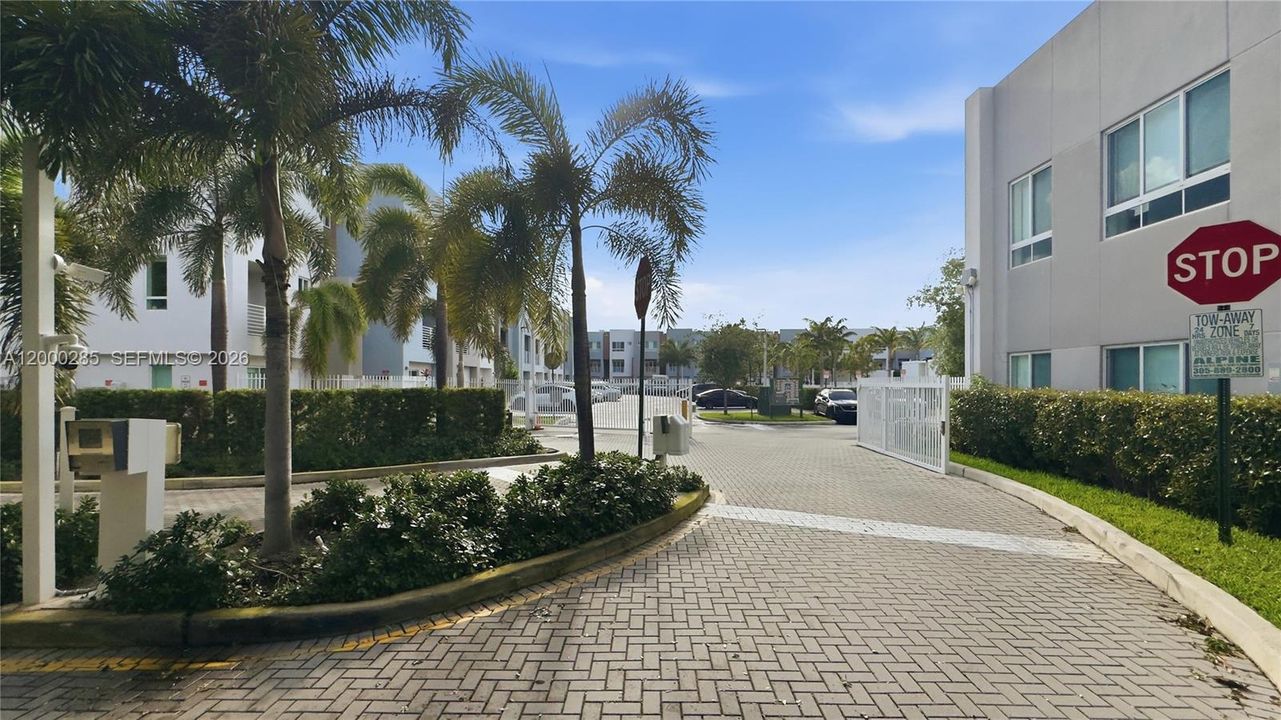 Activo con contrato: $475,000 (2 camas, 2 baños, 1392 Pies cuadrados)