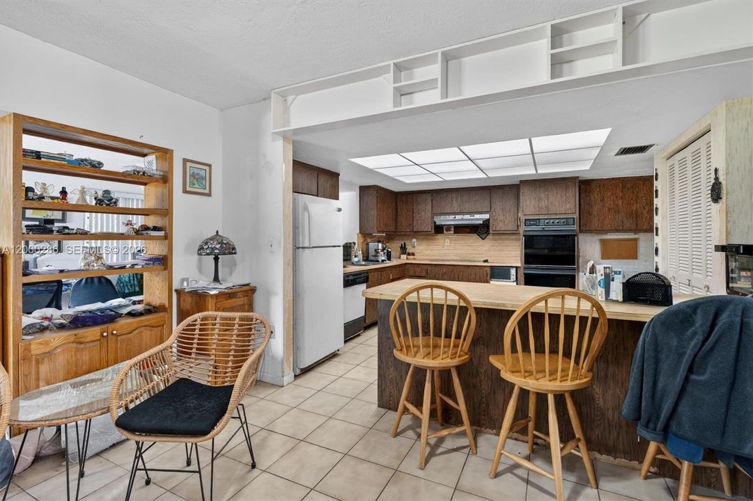 Activo con contrato: $1,400,000 (4 camas, 3 baños, 2950 Pies cuadrados)