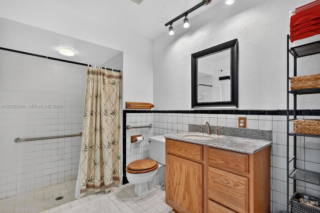 Activo con contrato: $1,400,000 (4 camas, 3 baños, 2950 Pies cuadrados)