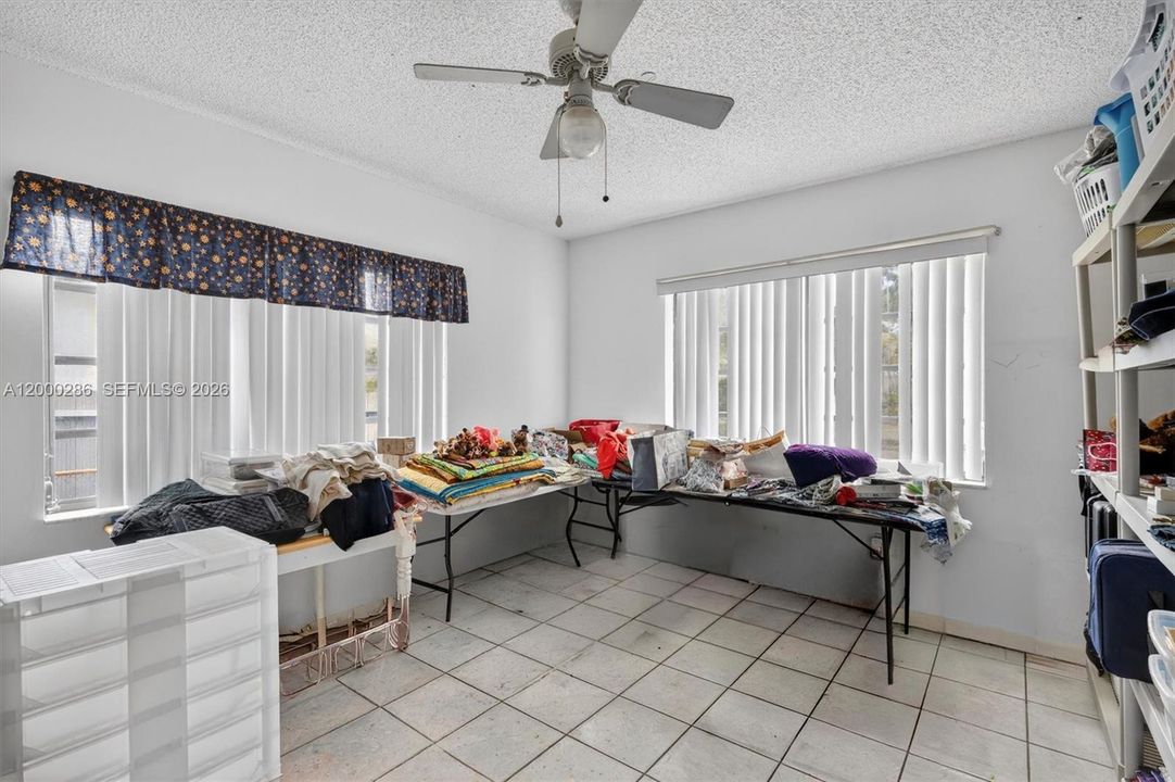 Activo con contrato: $1,400,000 (4 camas, 3 baños, 2950 Pies cuadrados)