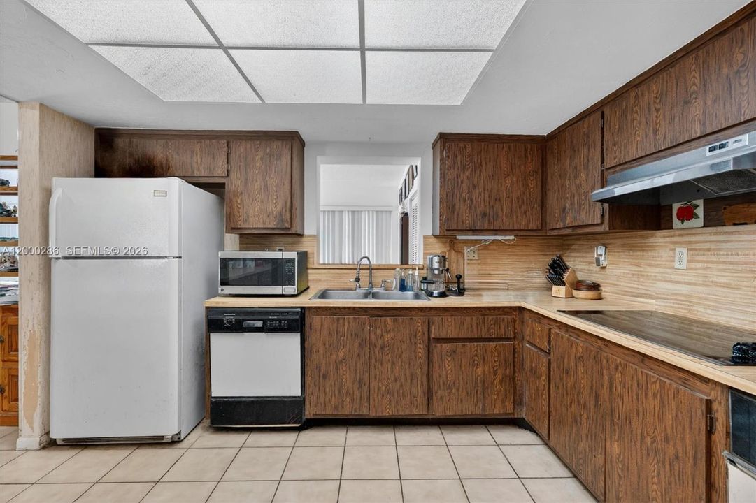 Activo con contrato: $1,400,000 (4 camas, 3 baños, 2950 Pies cuadrados)