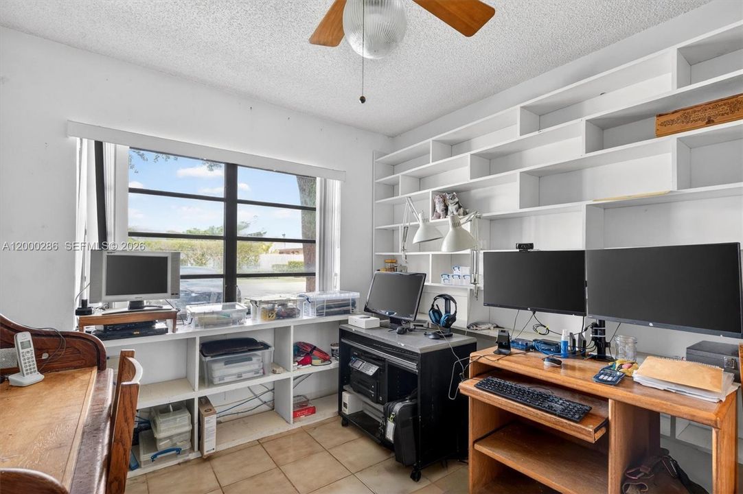 Activo con contrato: $1,400,000 (4 camas, 3 baños, 2950 Pies cuadrados)