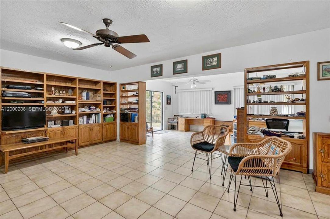Activo con contrato: $1,400,000 (4 camas, 3 baños, 2950 Pies cuadrados)
