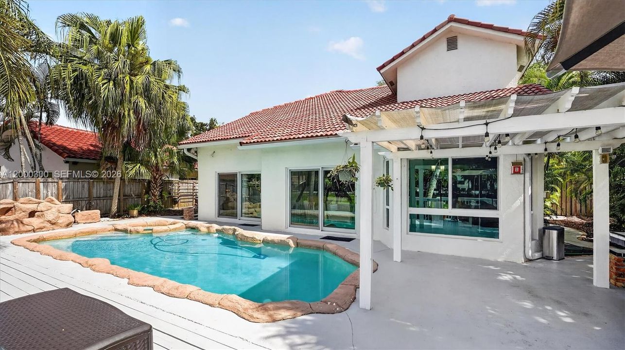For Sale: $968,000 (4 beds, 3 baths, 2524 Square Feet)