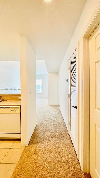 For Rent: $2,200 (1 beds, 1 baths, 719 Square Feet)