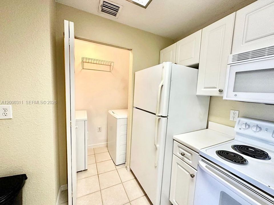 В аренду: $2,400 (2 спален, 2 ванн, 978 Квадратных фут)