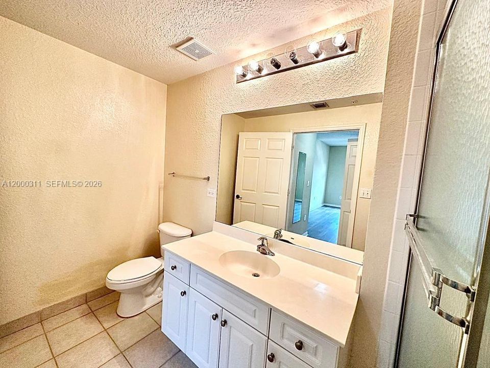 В аренду: $2,400 (2 спален, 2 ванн, 978 Квадратных фут)