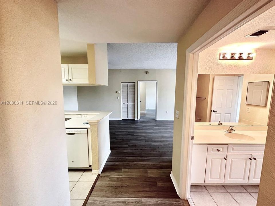 В аренду: $2,400 (2 спален, 2 ванн, 978 Квадратных фут)