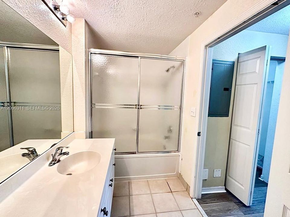 В аренду: $2,400 (2 спален, 2 ванн, 978 Квадратных фут)