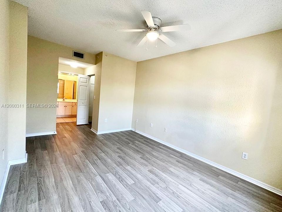В аренду: $2,400 (2 спален, 2 ванн, 978 Квадратных фут)