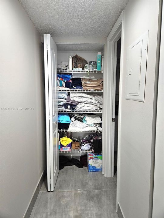 Active With Contract: $2,450 (2 beds, 2 baths, 975 Square Feet)