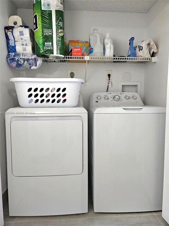 Active With Contract: $2,450 (2 beds, 2 baths, 975 Square Feet)