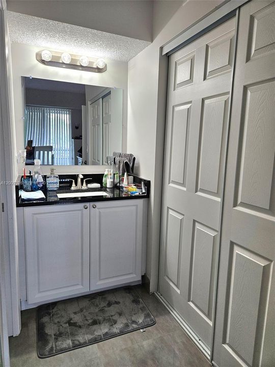 Active With Contract: $2,450 (2 beds, 2 baths, 975 Square Feet)