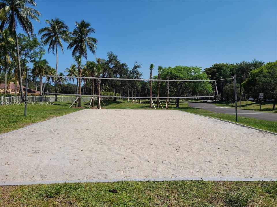 Active With Contract: $2,450 (2 beds, 2 baths, 975 Square Feet)