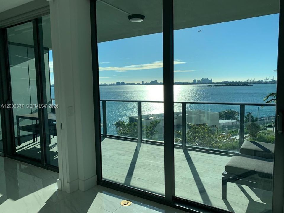 Active With Contract: $5,700 (2 beds, 3 baths, 1151 Square Feet)