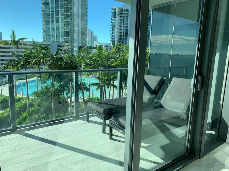 Active With Contract: $5,700 (2 beds, 3 baths, 1151 Square Feet)